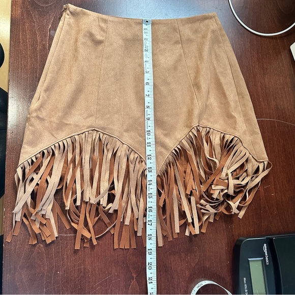New NWT Relish NoLess Fringe Faux Suede Mini Skirt Size Medium - Picture 10 of 11